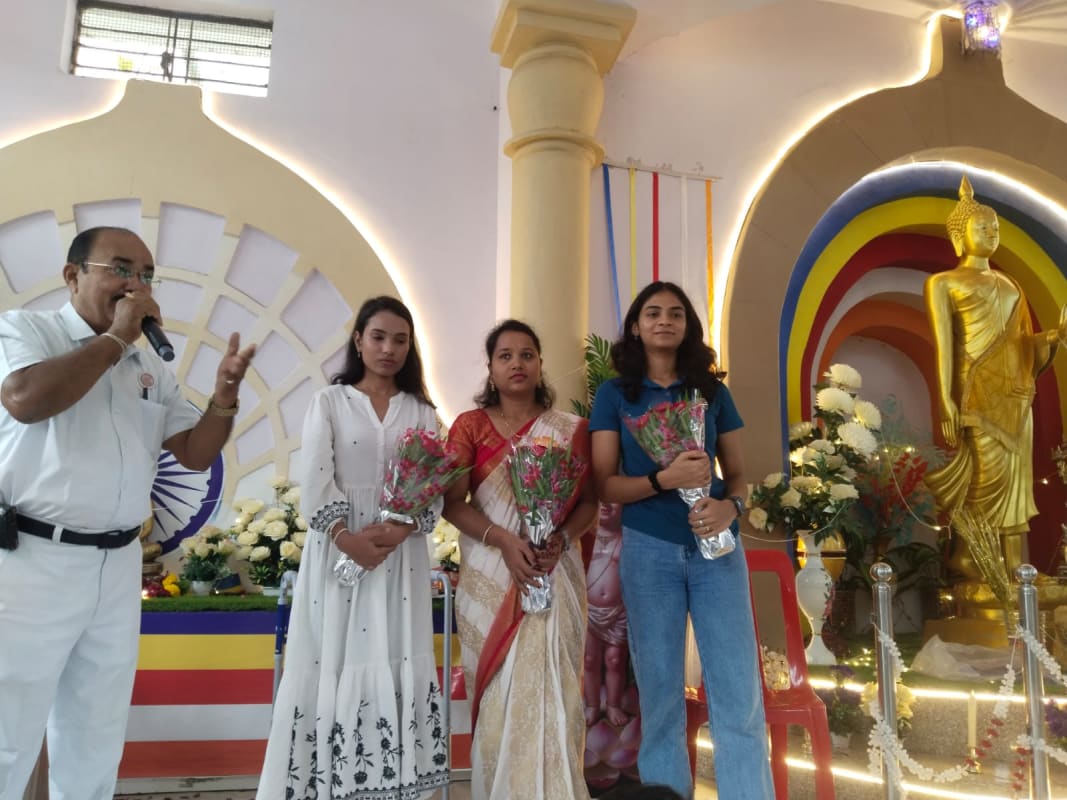 करुणा बुद्ध विहार में समाज की प्रतिभावान बेटियों का सम्मान