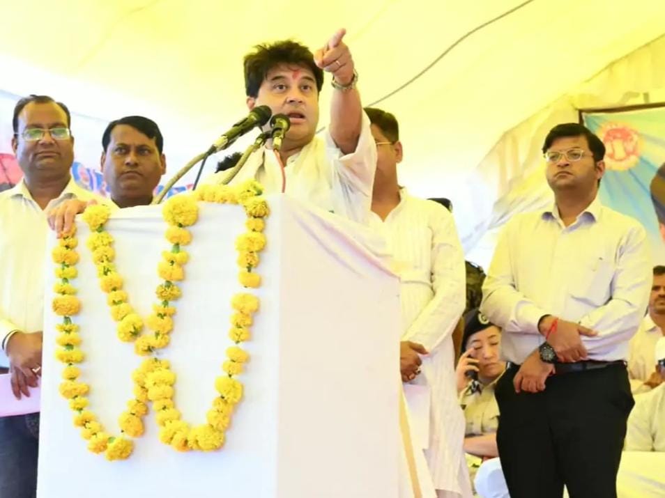पिछोर को जिला बनाने की मांग, सिंधिया बोले-समय से सब होगाः कहा- इसे पंजाब से आगे लाना है, कई विकास परियोजनाओं का लोकार्पण किया