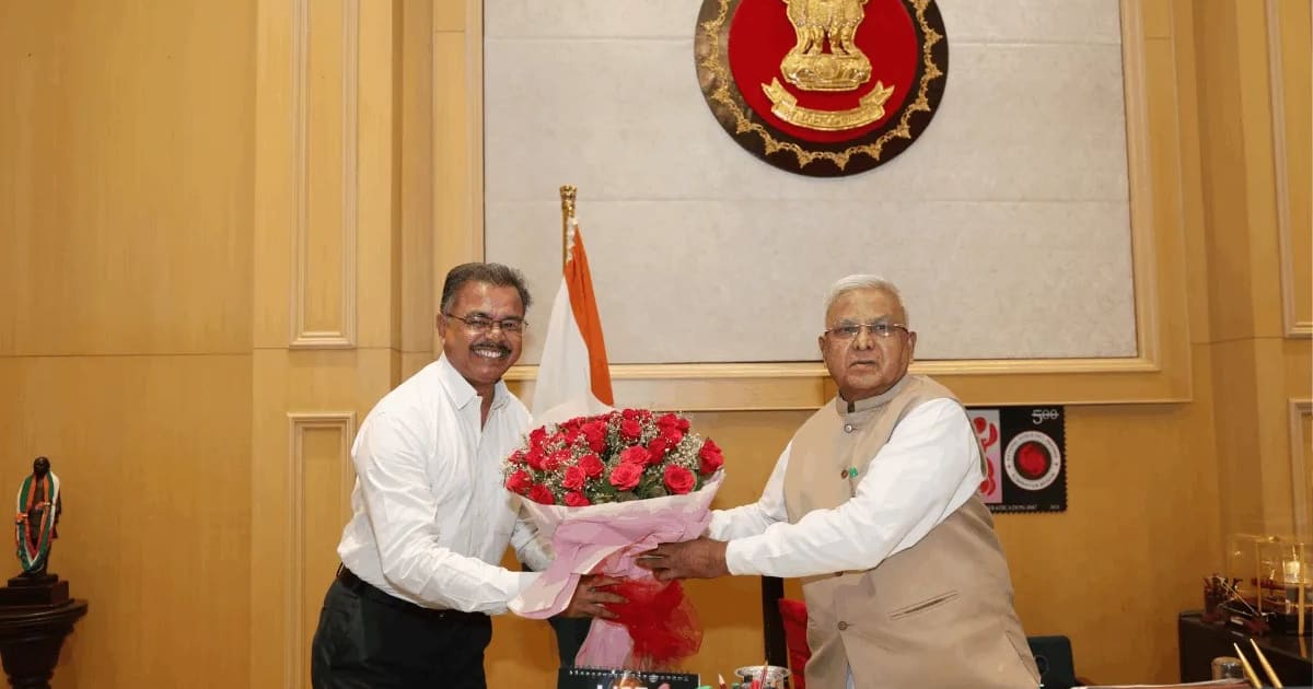 भोपाल लौटते ही राज्यपाल मंगुभाई पटेल से मिलने पहुंच गए सीएस अशोक वर्णवाल, मच गई हलचल
