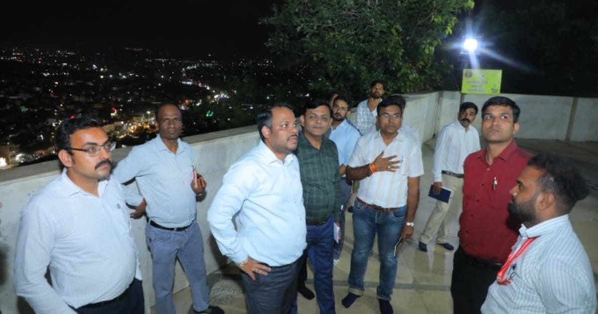 देवास- कलेक्टर ने ली माताजी टेकरी पर नवरात्रि पूर्व व्यवस्थाओं की समीक्षा बैठक