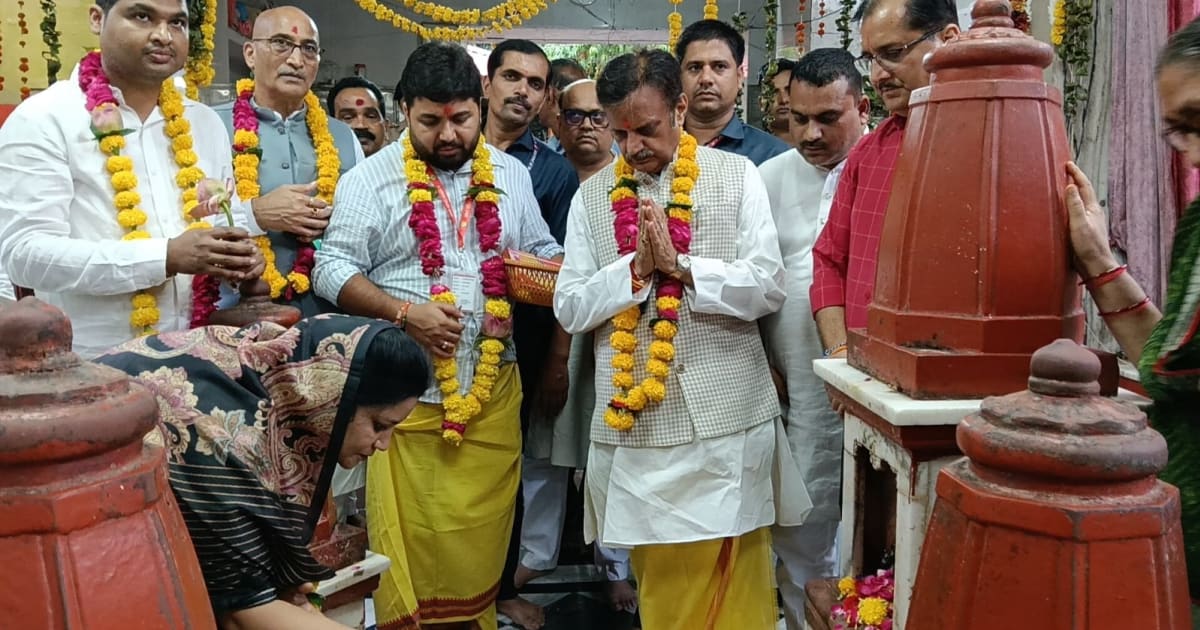 उप मुख्यमंत्री राजेन्द्र शुक्ल ने दतिया प्रवास में पीतांबरा शक्तिपीठ पहुंचकर मां पीतांबरा के दर्शन किए