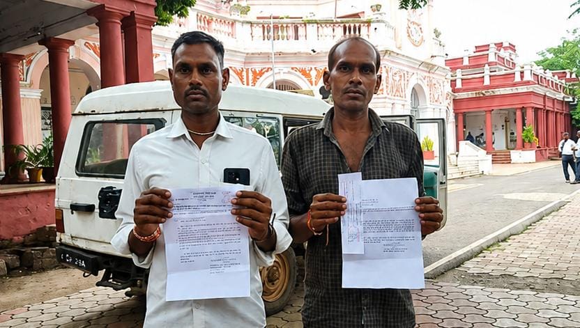 कुटीर की मजदूरी के 22 हजार निकले, मजदूर को नहीं मिले ! सरपंच-सचिव की मिलीभगत का आरोप, जनसुनवाई में शिकायत