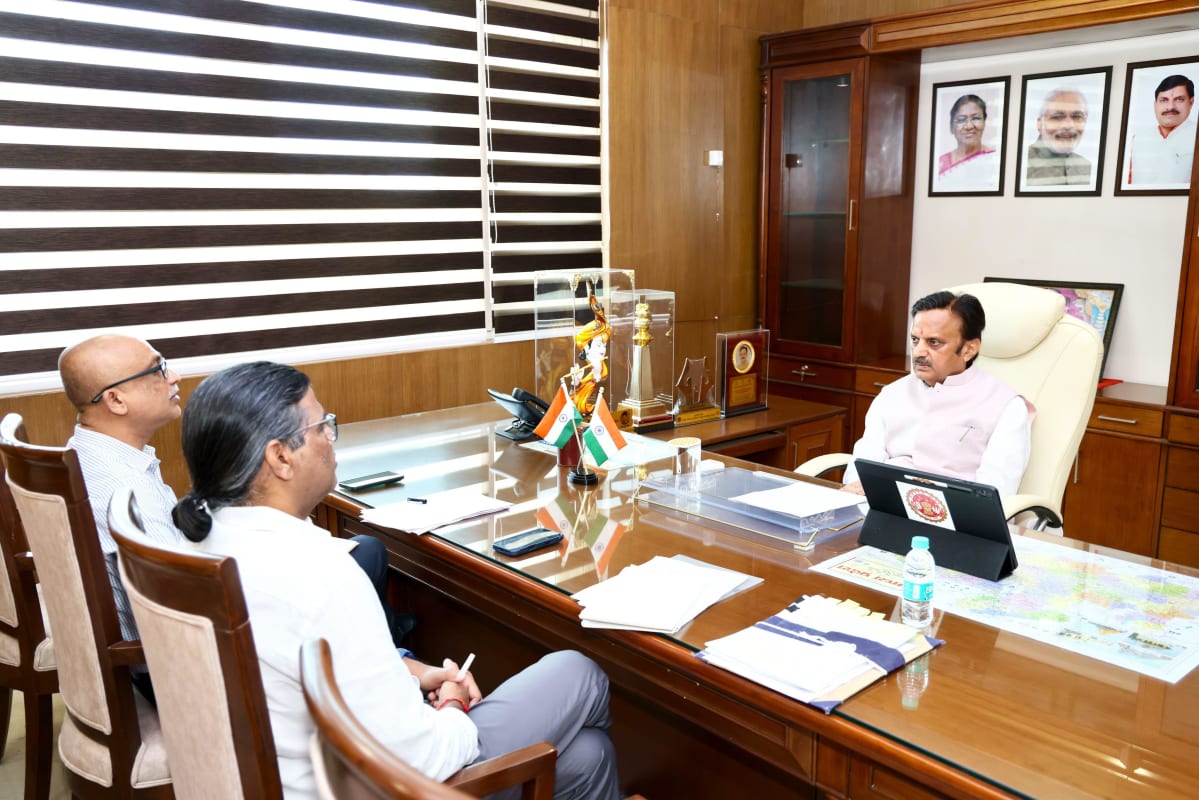 ड्यूटी से गायब रहने वाले चिकित्सकों की होगी निगरानी, तय समय पर अस्पताल पहुंचना होगा जरूरी: उप मुख्यमंत्री शुक्ल
