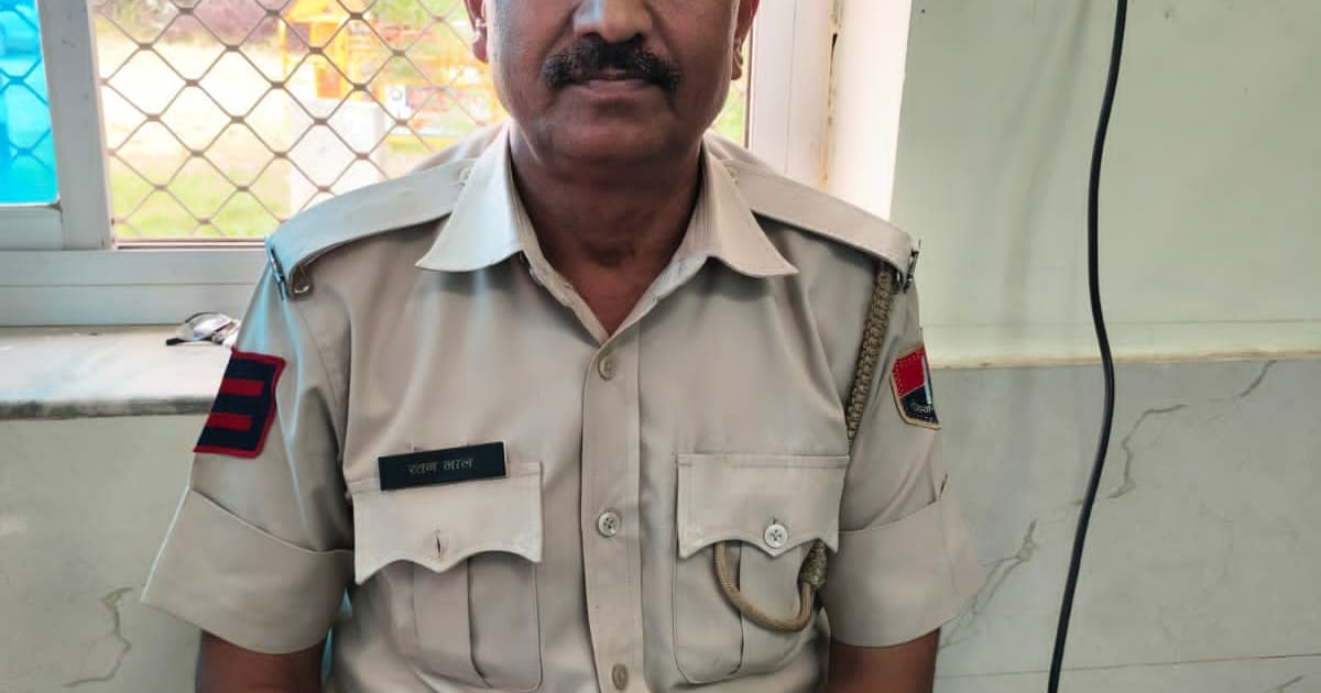 40 हजार की रिश्वत लेते दलाल और हेड कांस्टेबल गिरफ्तार