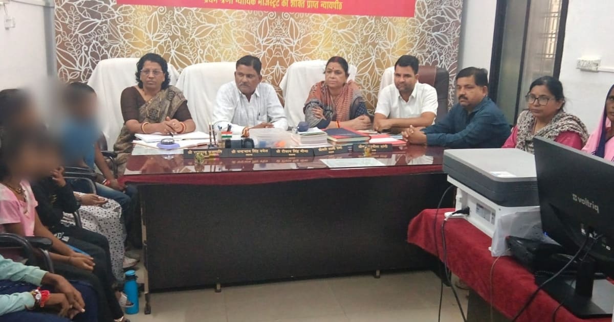 विदिशा- माता-पिता की मौत के बाद बेसहारा हुए 5 भाई-बहनों को मिला संरक्षण, बड़े भाई को बनाया गया संरक्षक