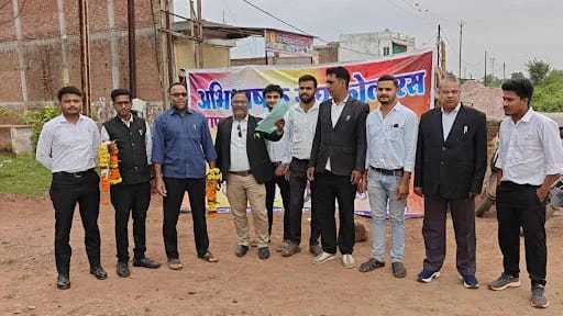 अभिभाषक संघ कोलारस ने केन्द्रीय मंत्री सिंधिया को कई मांगो को लेकर सौंपा ज्ञापन