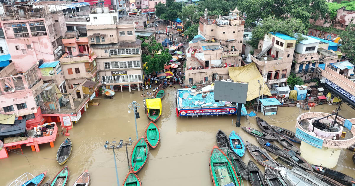वाराणसी में गंगा जलस्तर में बढ़ोतरी जारी