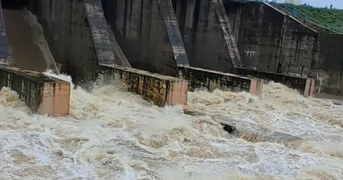 चित्रकूट में गुंता बांध से छोड़ा जा रहा 2350 क्यूसेक पानी
