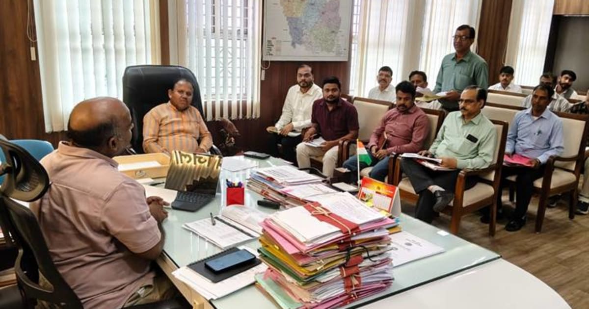 राजगढ़ : सांदीपनि स्कूलों में बस सुविधा की कलेक्टर डॉ. मिश्रा ने की समीक्षा बस रूट रैशनलाइजेशन के दिए निर्देश