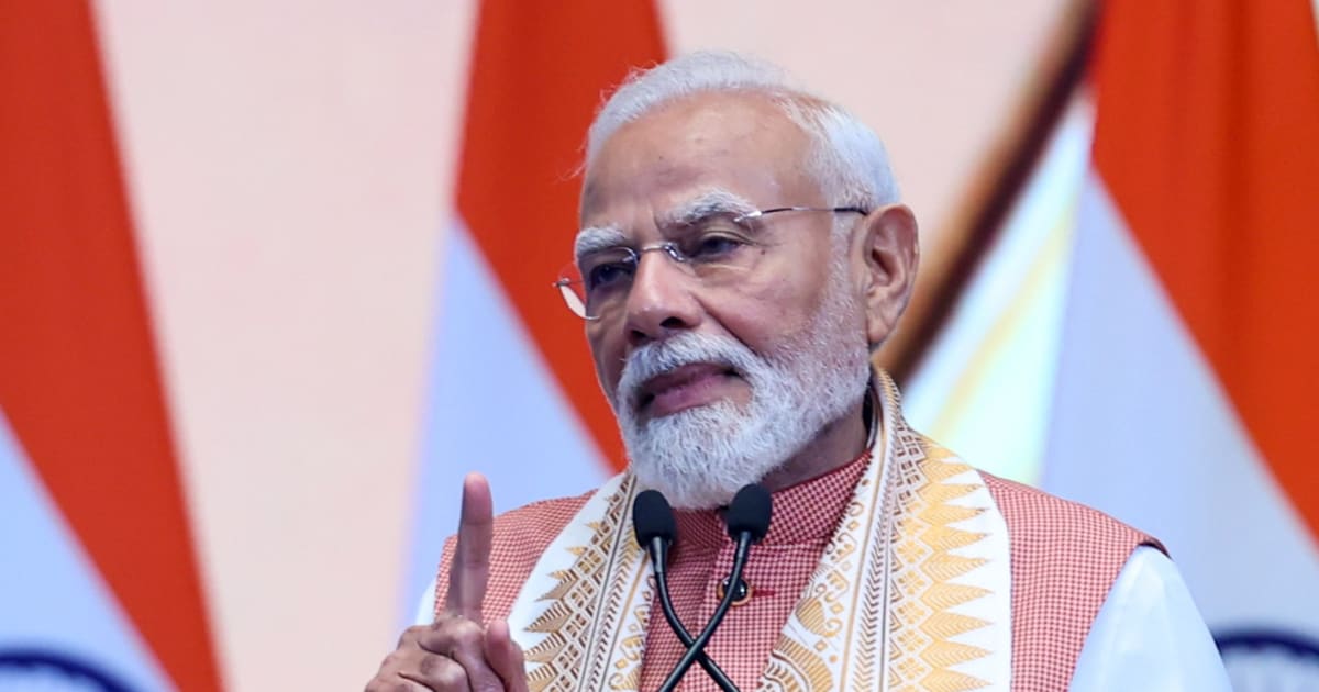 पीएम नरेन्द्र मोदी ने फिर से स्वदेशी वस्तुओं को अपनाने का आह्वान किया