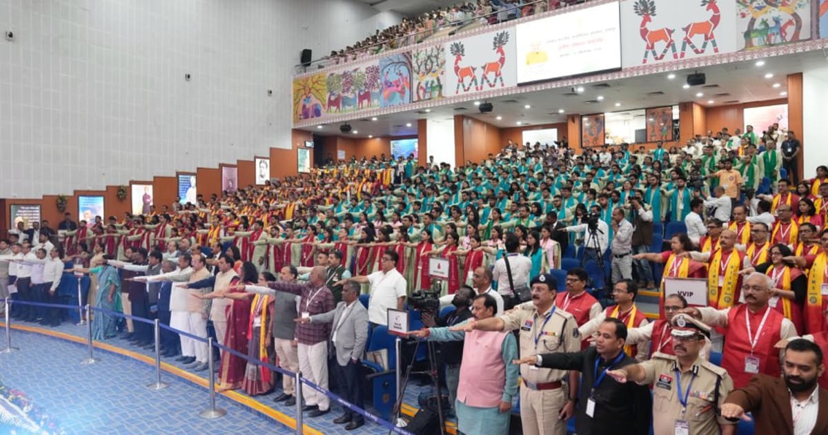 उपराष्ट्रपति सी. पी. राधाकृष्णन ने एम्स रायपुर के तीसरे दीक्षांत समारोह में मुख्य अतिथि के रूप में हिस्‍सा लिया