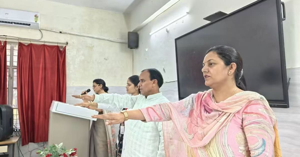 सौ दिवसीय नशामुक्ति अभियान, छात्र-छात्राओं ने नशे से दूर रहने की ली शपथ