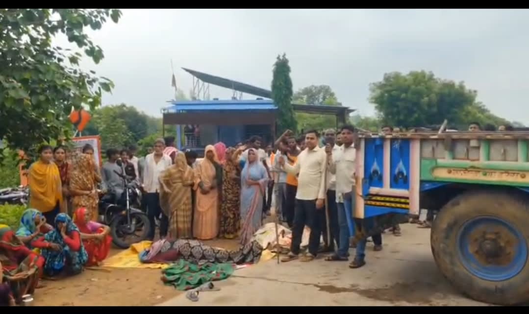 शिवपुरी में युवक की मौत पर 7 घंटे चक्काजाम, शव सड़क पर रखकर हत्या का केस दर्ज करने की मांग