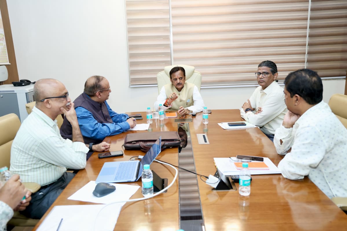 डिजिटल तकनीक से स्वास्थ्य सेवाओं की तेज, पारदर्शी और विश्वसनीय डिलीवरी सुनिश्चित करें : उप मुख्यमंत्री शुक्ल