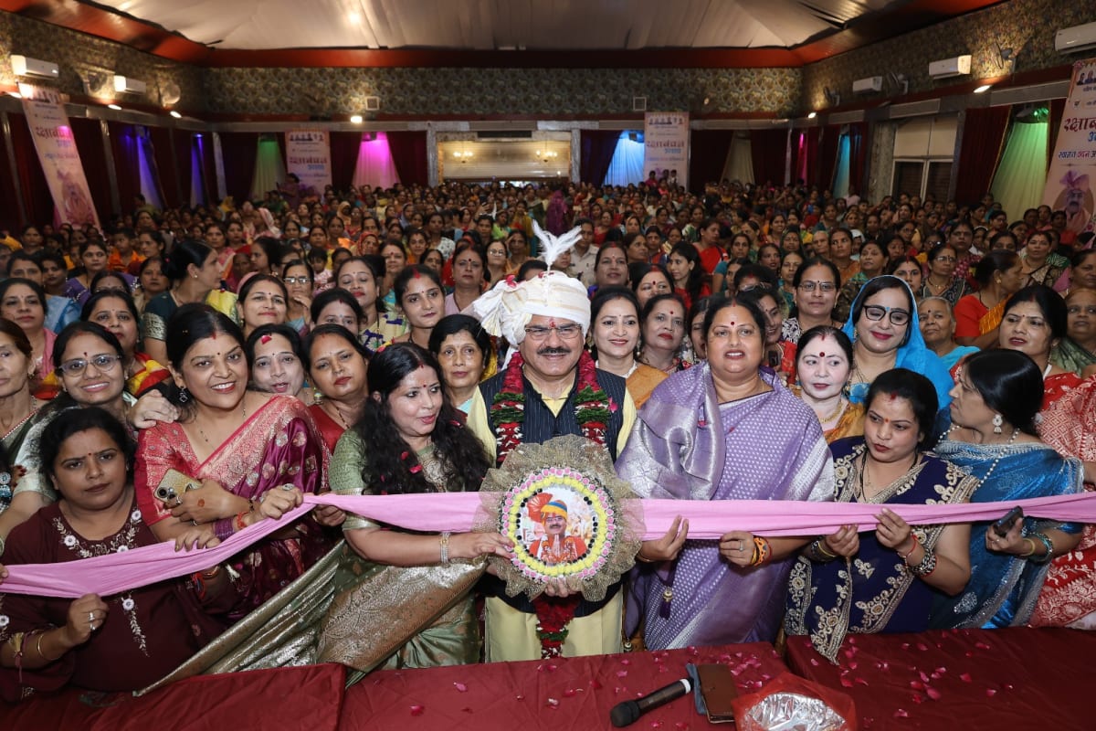 दक्षिण-पश्चिम विधानसभा में रक्षाबंधन महोत्सव, हजारों बहनों ने विधायक भगवानदास सबनानी को बांधा रक्षा सूत्र