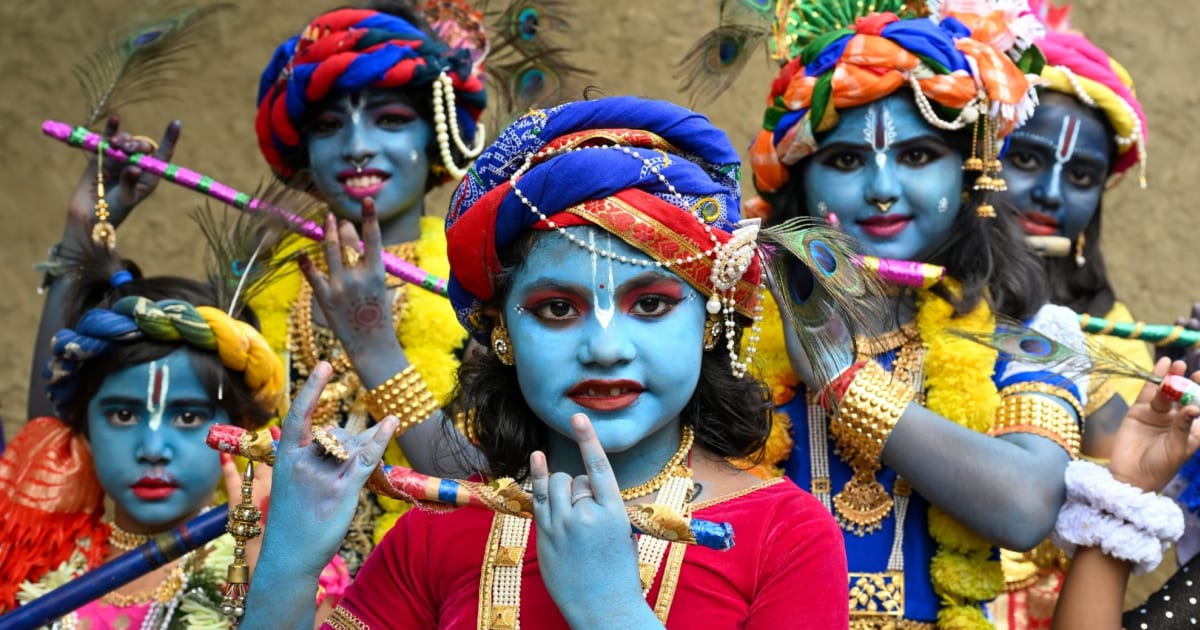 जन्माष्टमी आज देशभर में श्रद्धा और उल्लास के साथ मनाया जा रहा है