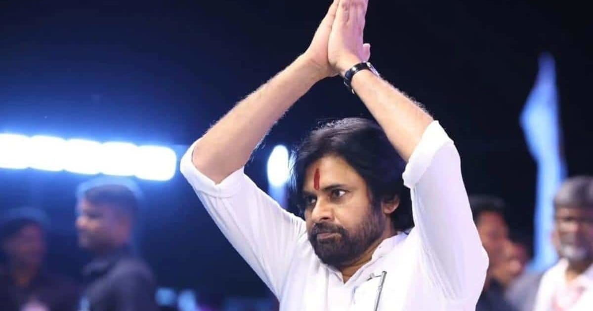 'बेटे की तरह करता हूं प्यार', पवन कल्याण के जन्मदिन पर भाई चिरंजीवी ने का दुलार