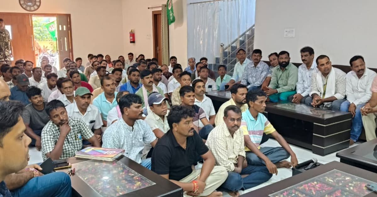 बरहेट में झामुमो बैठक में प्रशासनिक अधिकारियों की मौजूदगी पर बाबूलाल मरांडी ने उठाए सवाल