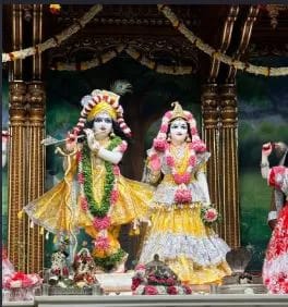 भगवान श्रीकृष्ण जन्मोत्सव की वृन्दावन से लेकर कोलारस के मंदिरों पर रही धूम, रात्रि 12 बजे जन्म आरती, शनिवार दोपहर पालना दर्शन