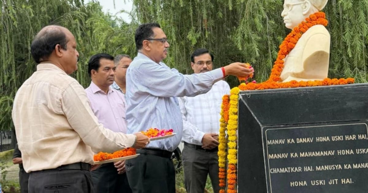 जौनपुर में वीर बहादुर सिंह पूर्वांचल विश्वविद्यालय में मनाया गया शिक्षक दिवस