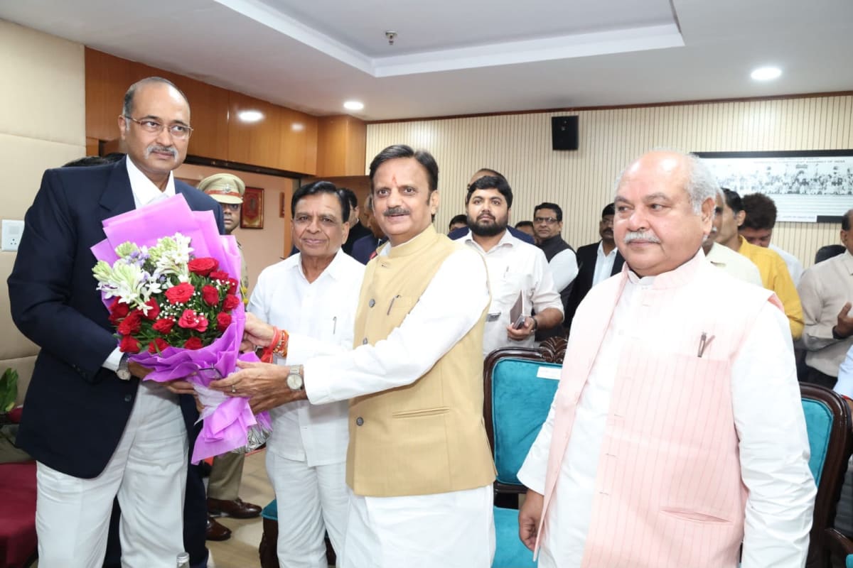मध्यप्रदेश हाई कोर्ट के नए मुख्य न्यायाधीश जस्टिस अल्पेश यशवंत कोगजे ने ली शपथ, उप मुख्यमंत्री राजेंद्र शुक्ल ने दी शुभकामनाएं
