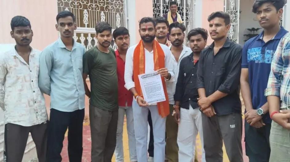 गणेश महोत्सव को लेकर राष्ट्रीय सनातन सेना भारत ने कलेक्टर को सौंपा ज्ञापन, मंदिरों की दुकानों को 12 दिन बंद रखने की मांग