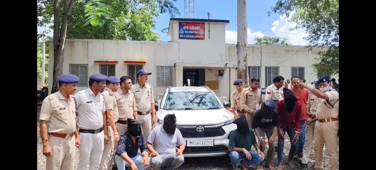 नजीराबाद पुलिस का बड़ा खुलासा, रुनाहा के अंधे कत्ल की कोशिश का 72 घंटे में पर्दाफाश!