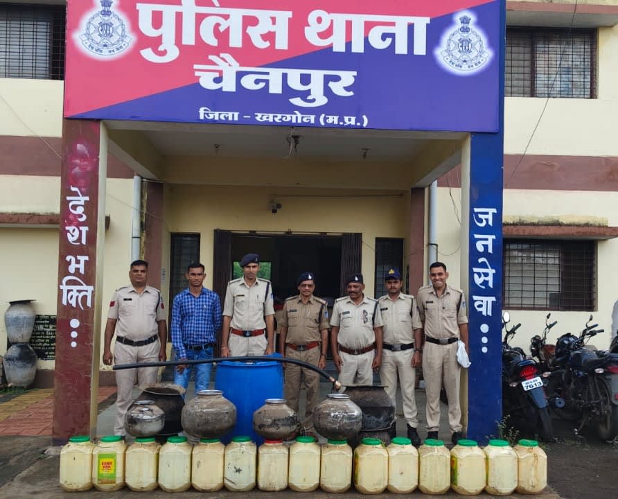 थाना चैनपुर पर पुलिस ने किए धारा 34(1)क, 34(1)(f), 34(2) आबकारी अधिनियम का प्रकरण दर्ज