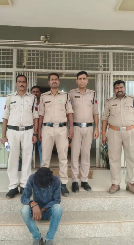 एक साल से फरार वारंटी गिरफ्तार, एक साल से था स्थायी वारंटी