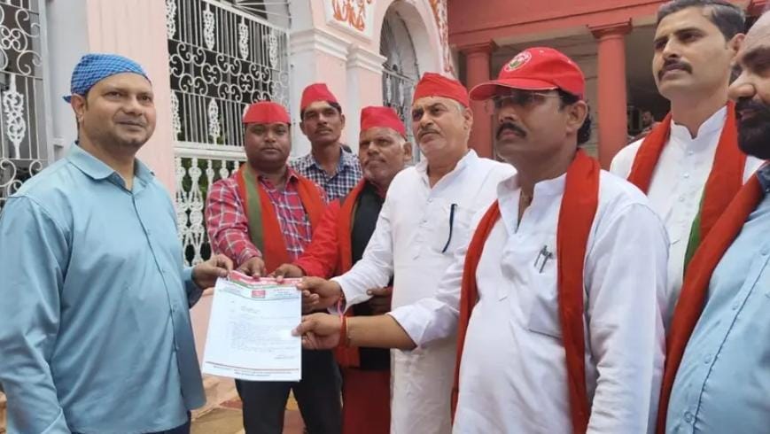 बिजली बिल से शराबबंदी और आदिवासी जमीन तक गरमाया मुद्दा, सपा का कलेक्टर को ज्ञापन; 25 सितंबर तक सुनवाई नहीं तो आंदोलन