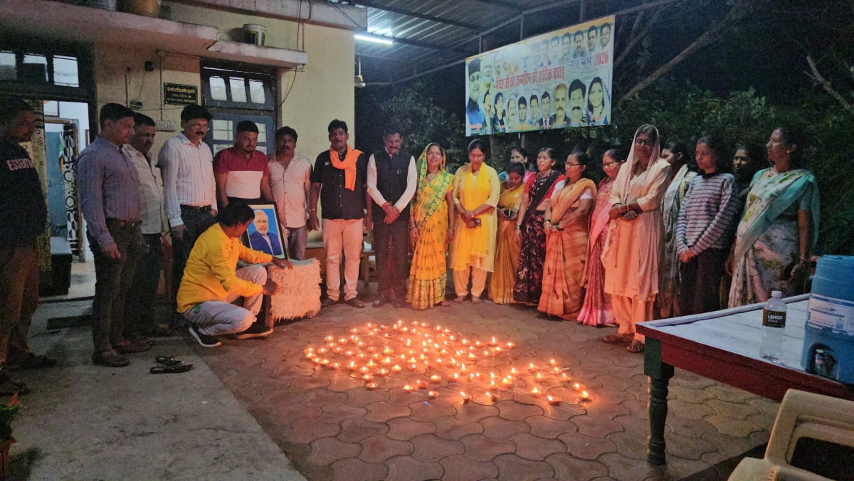 वार्ड 59 अन्नानगर में दीप जलाकर मनाया प्रधानमंत्री मोदी का जन्मदिन