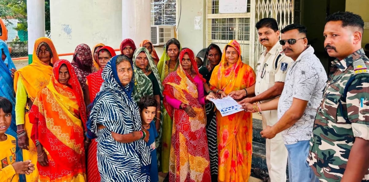 शिवपुरी के पिपरा गांव में अवैध शराब और गांजा बिक्री का आरोप, महिलाओं ने थाने पहुंचकर सौंपा आवेदन