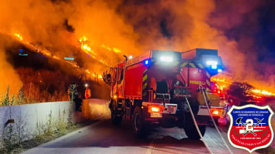 00 22 hrs Nuestra compañía continúa trabajando en incendio forestal Sector Cuesta Barriga