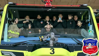 Brigada Juvenil visita base de rescate del Aeropuerto Internacional
