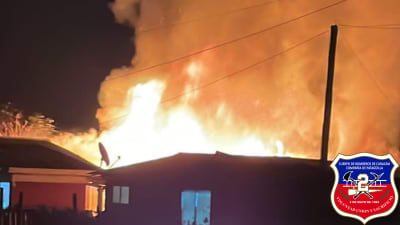 Nuestra unidad B-2 en conjunto con Bx-1, J-1 Z-3 y H-3 trabajaron en incendio estructural Sector Cerrillos