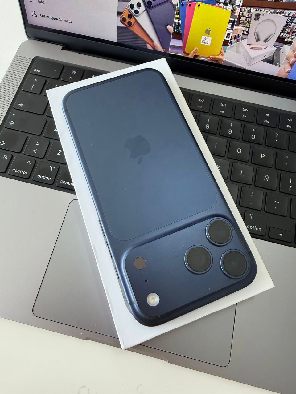 iPhone 17 Pro Max โ 256GB