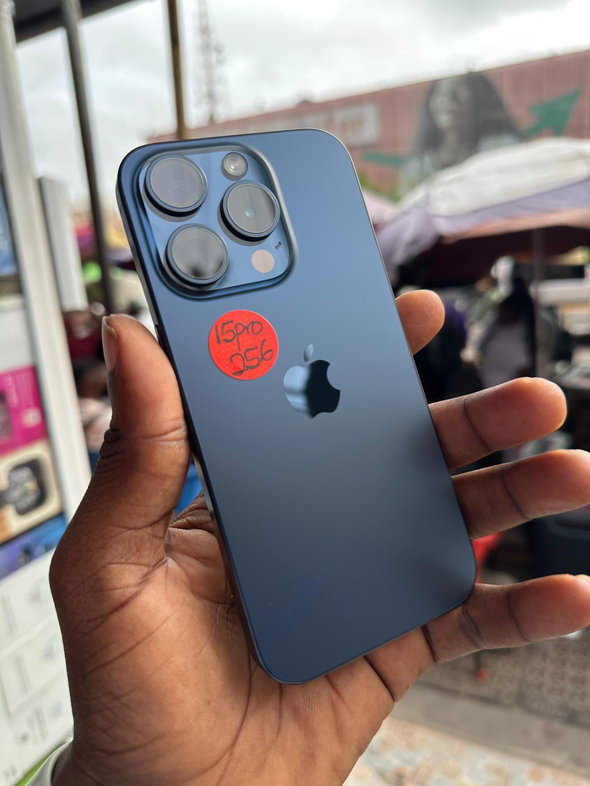 iPhone 15pro deep navy blue