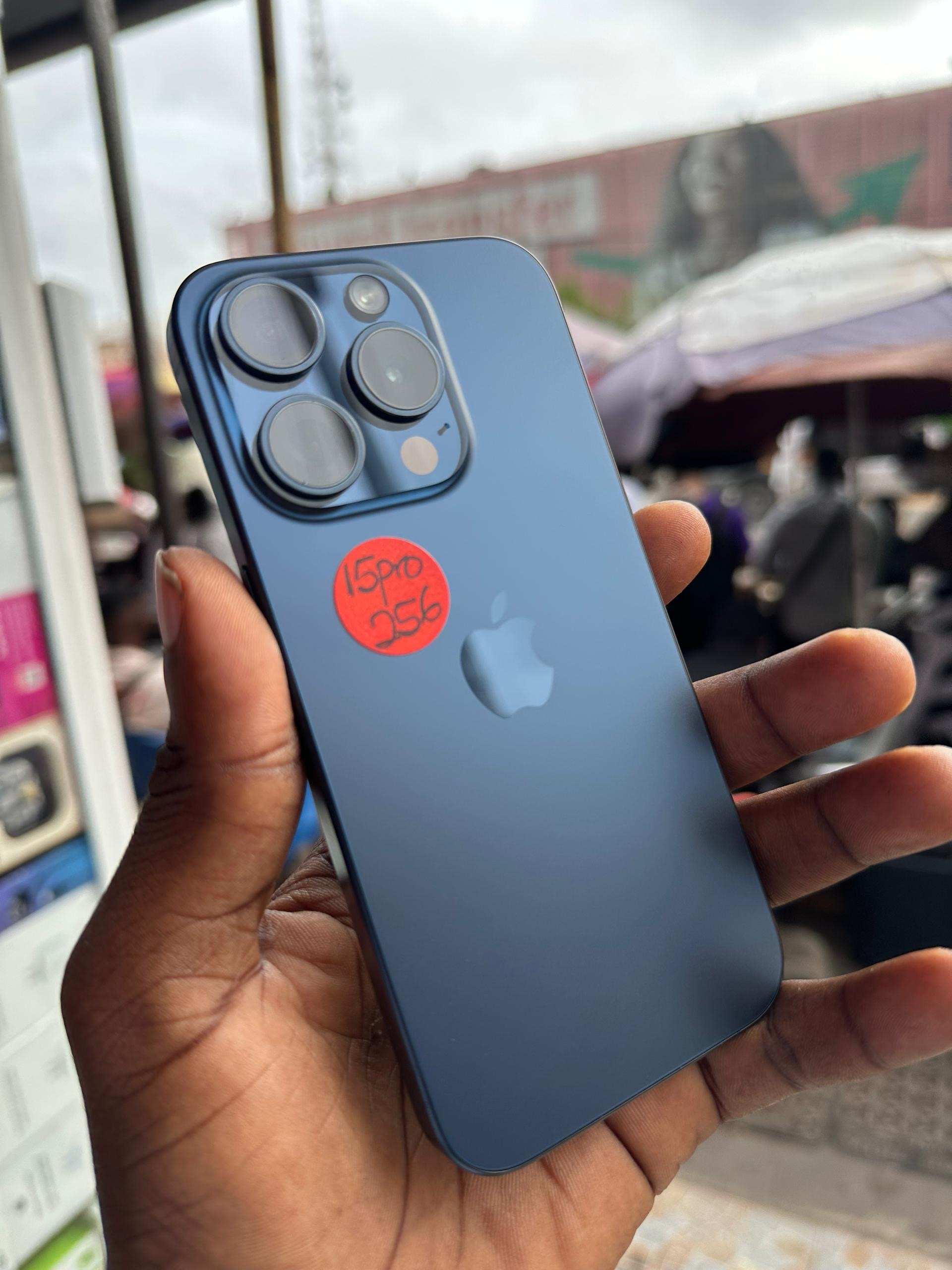 iPhone 15pro deep navy blue