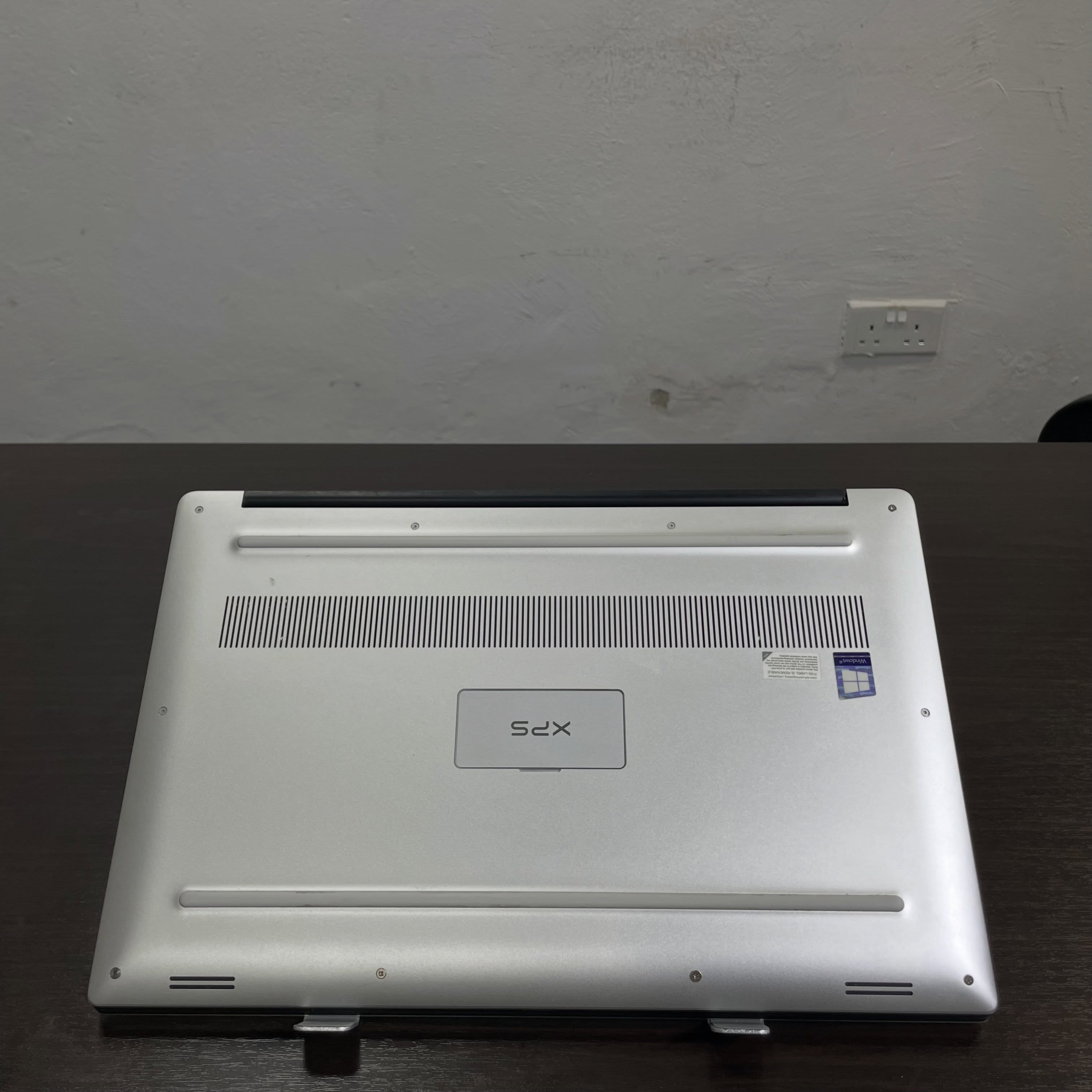 Dell XPS 15 7590 i7 9th Gen 16GB/512GB GTX 1650 4GB Gaming Laptop