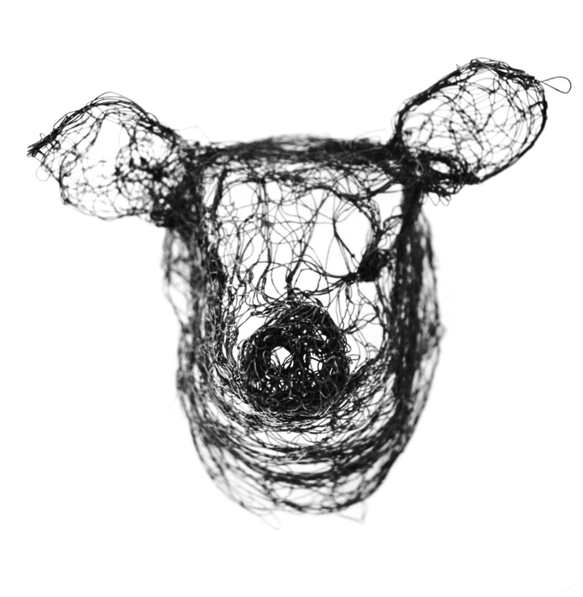 Piccole creature 2021.82, vista 2, scultura in filo di metallo di Myriam Louvel