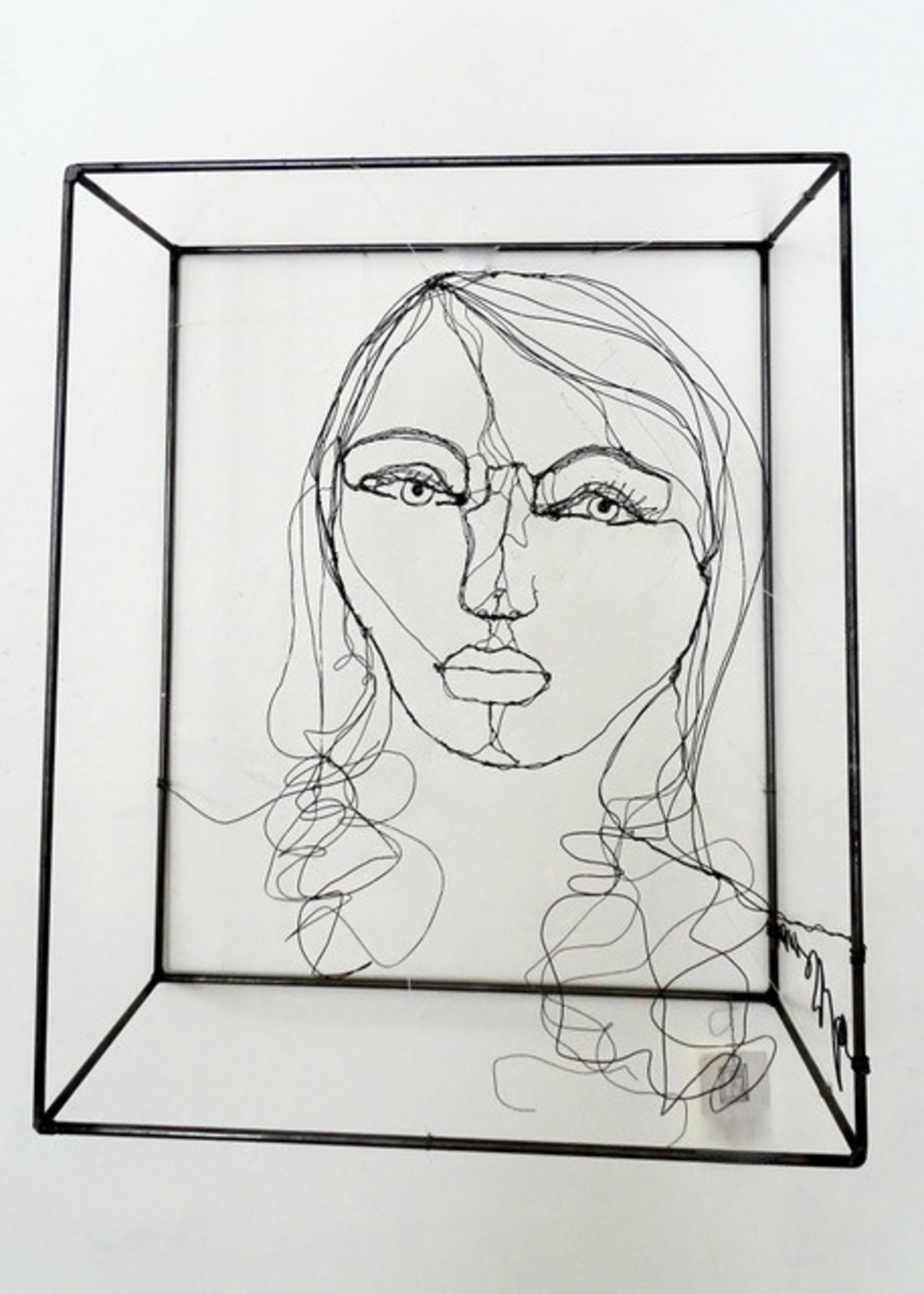 Gesichtsstudien 2024.84 von Myriam Louvel, Metalldrahtskulptur