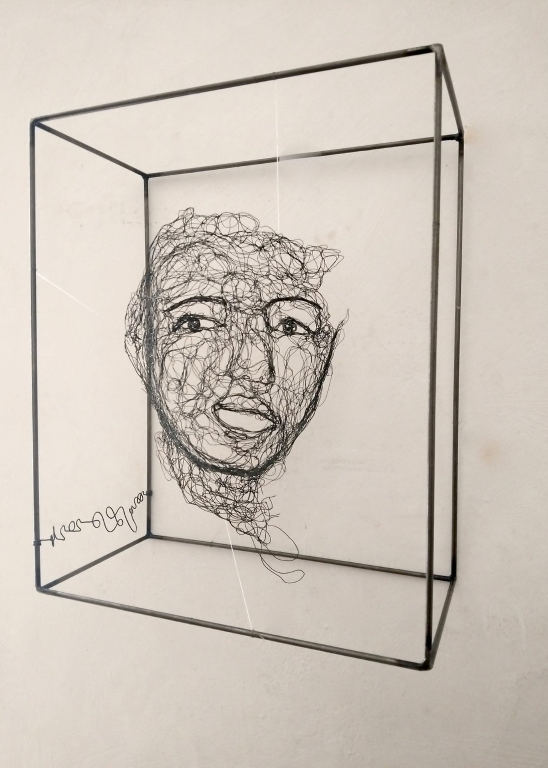 Étude de visage 2024.85, vue 2, sculpture en fil de fer par Myriam Louvel