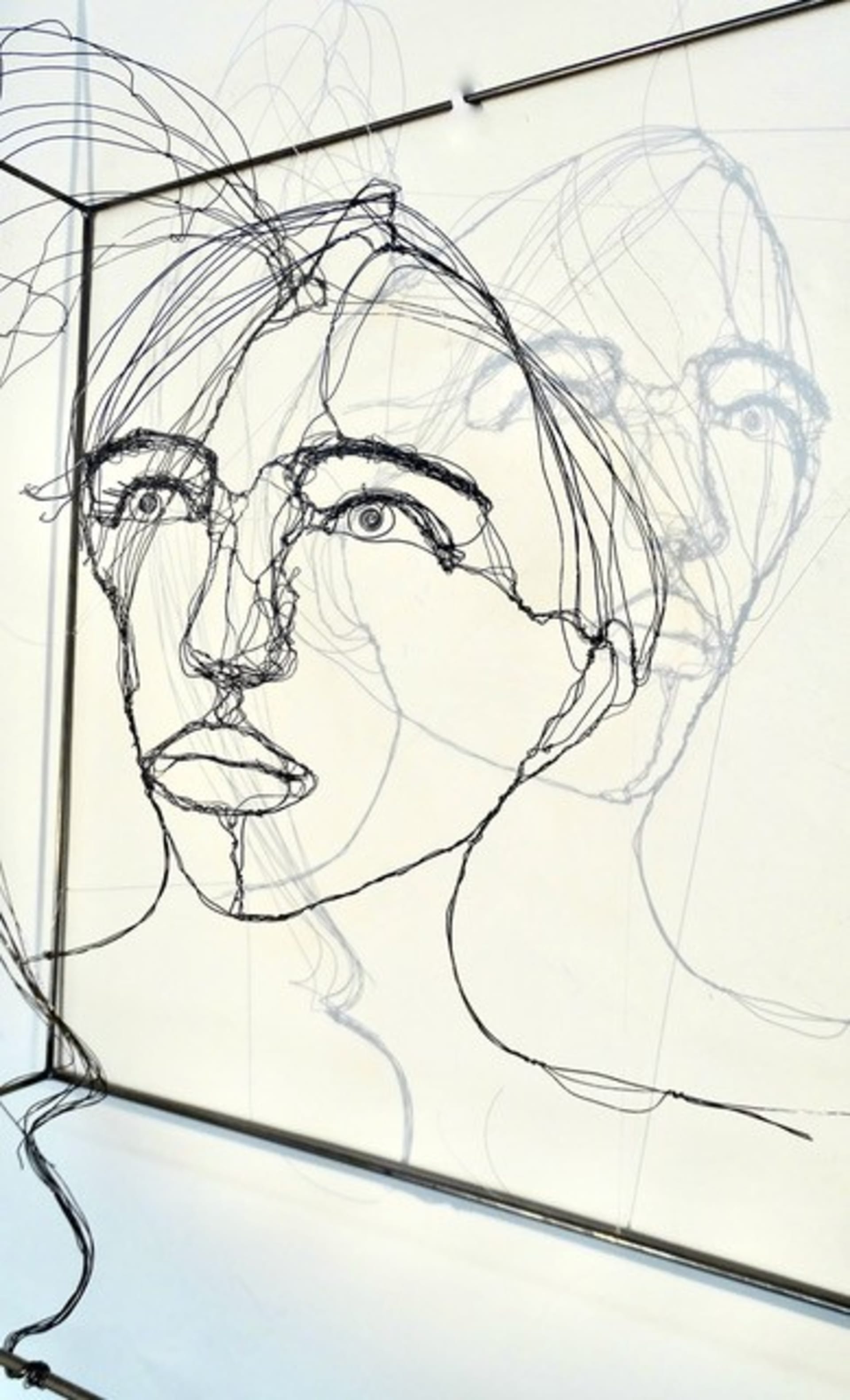 Étude de visage 2025.12, vue 2, sculpture en fil de fer par Myriam Louvel