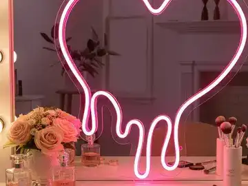 LED Heart Mirror Heart Mirror Lifestyle