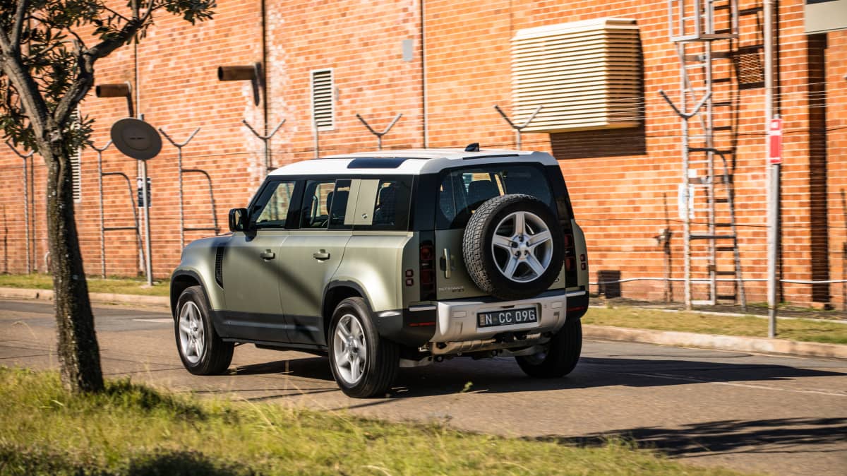 2021 Land Rover Defender P400 SE review | Drive