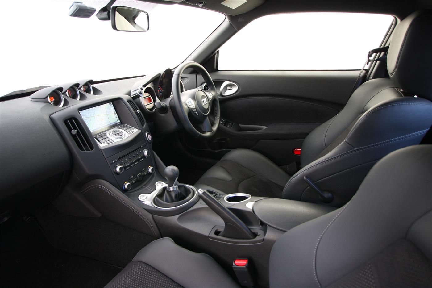 2011_nissan_370z_coupe_review_69