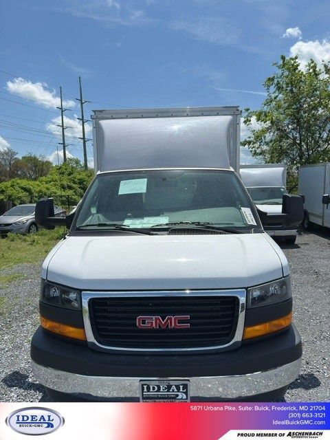 2025 GMC Savana 3500