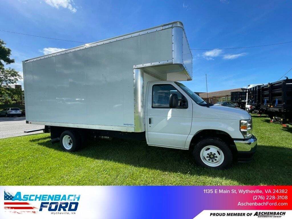 2024 Ford E-Series E-450 SD