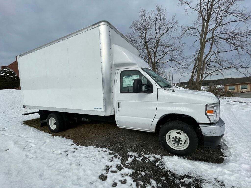 2024 Ford E-Series E-450 SD