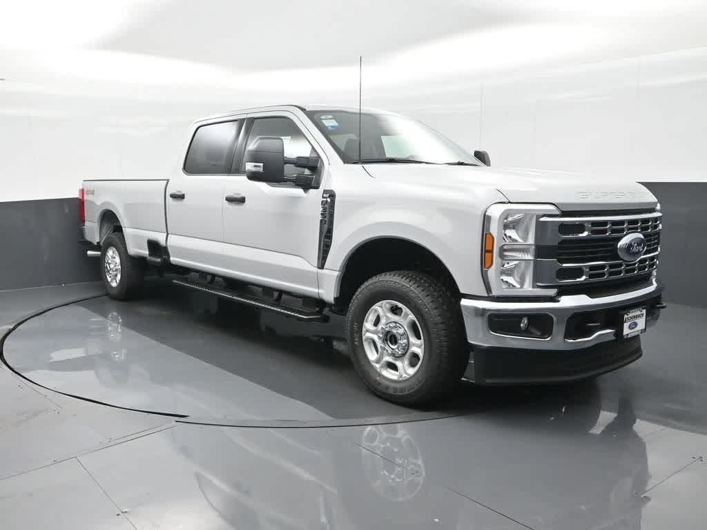 2026 Ford Super Duty F-350 SRW XLT